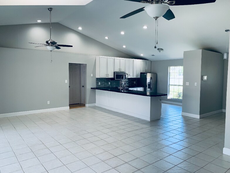 Building Photo - 4504 Kim St