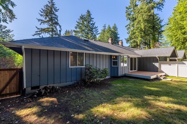 Building Photo - Charming 3-Bedroom Duplex Minutes from JBL...