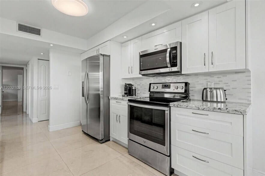 Building Photo - 2017 S Ocean Dr