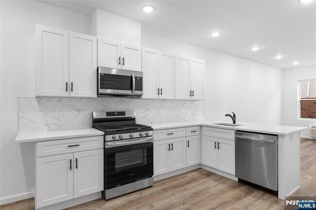 Building Photo - 51 E Main St