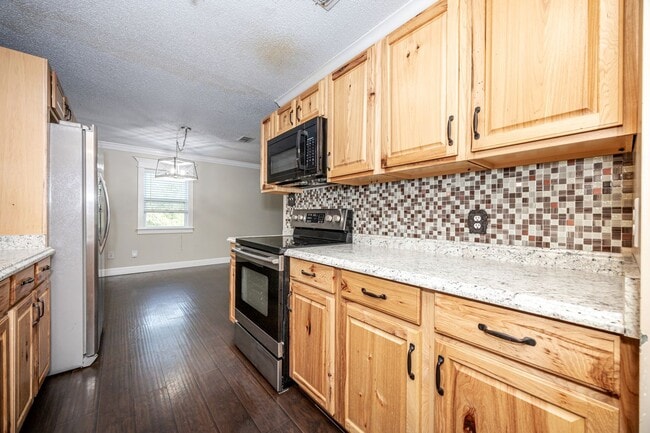 Building Photo - Peaceful Country Living on 2.4 Acres in Saucier