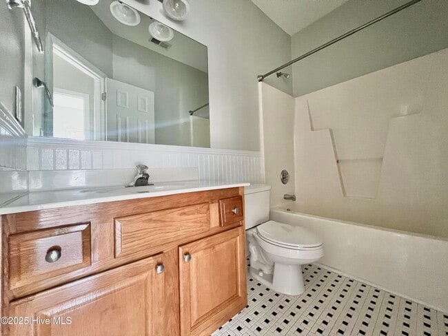Building Photo - 910 Highgrove Dr