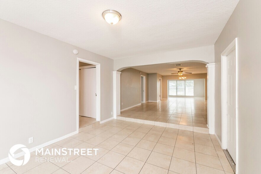 Building Photo - 2471 NW 16th St