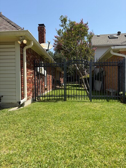 Side Yard - 2738 Hickory Bend Dr