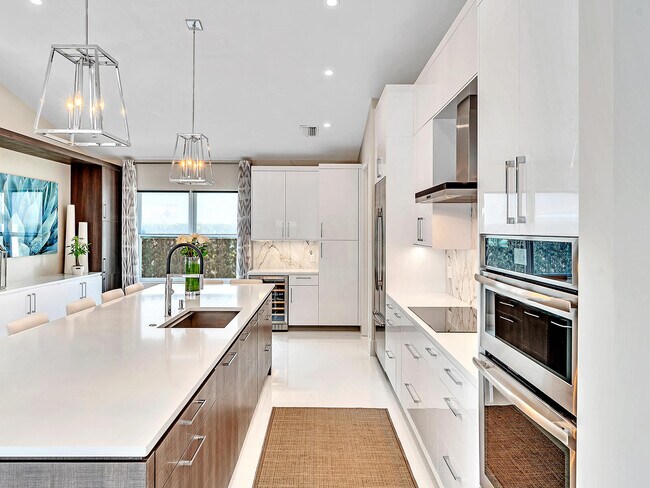 Building Photo - 2788 Hampton Cir W
