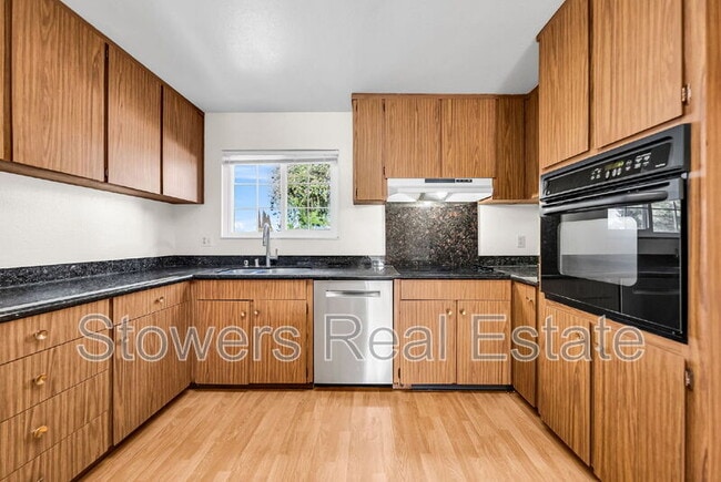 Building Photo - 925 St Louis Ct