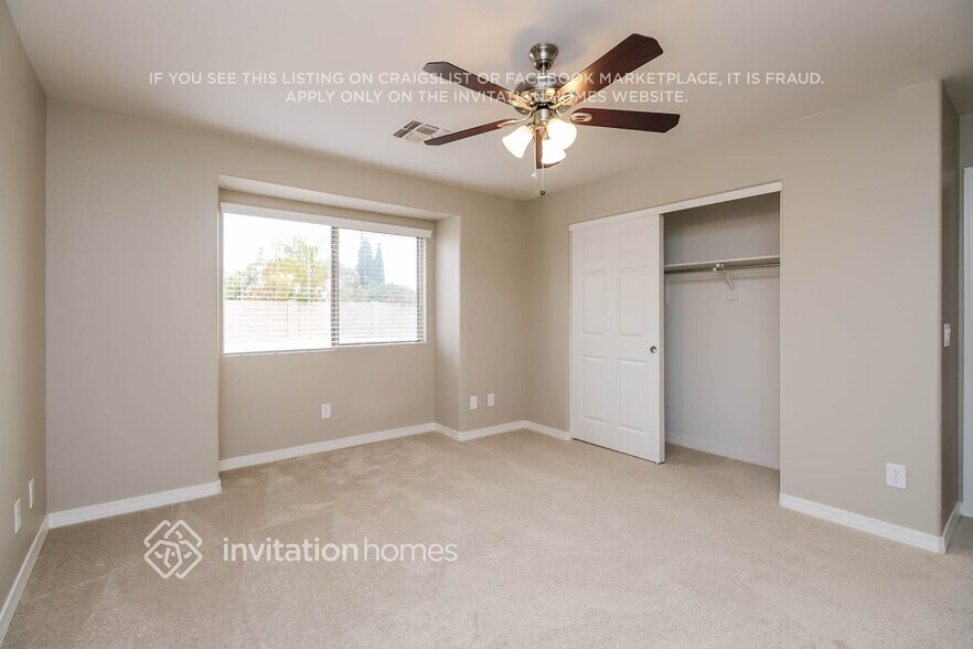 Building Photo - 30737 N Royal Oak Way