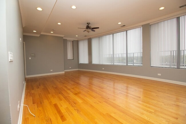 Building Photo - 4810 N Lavergne Ave