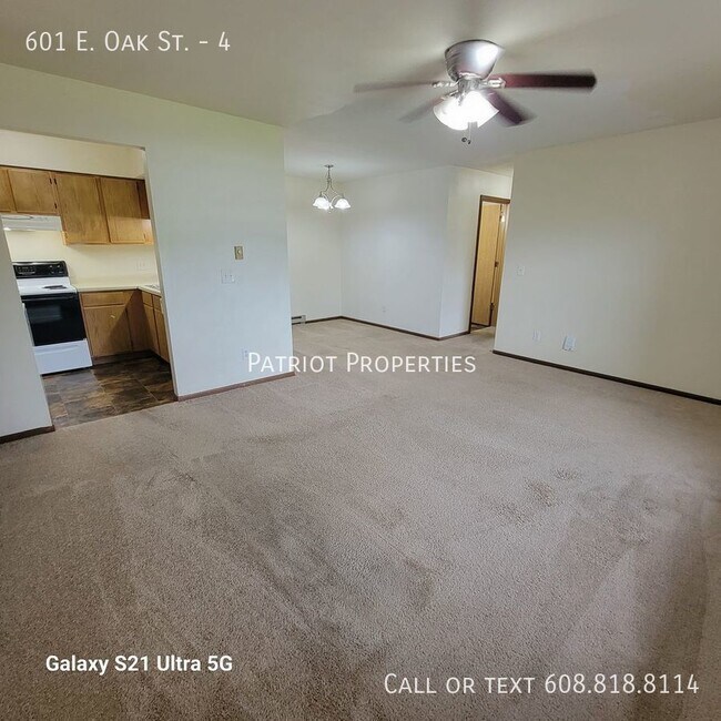 Building Photo - 601 E Oak St