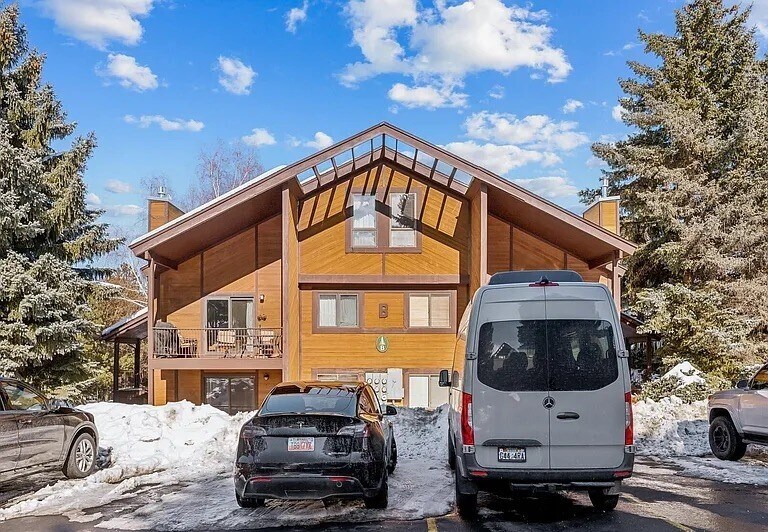 Building Photo - 2025 Canyons Resort Dr