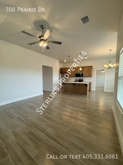 Building Photo - 708 Prairie Dr