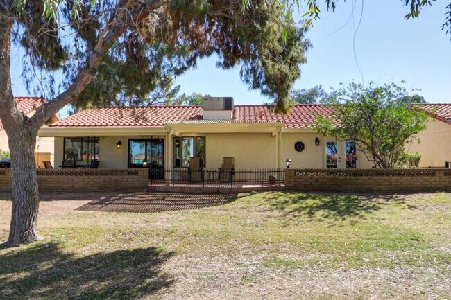 Building Photo - 45+ Active Adult Resort Community Updated Golf Course Property Available APRIL 2026 through Decem...