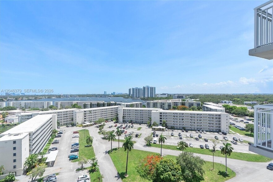 Building Photo - 18031 Biscayne Blvd