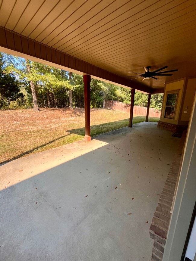 Building Photo - Spacious 3-Bedroom Home with Garage, Large...