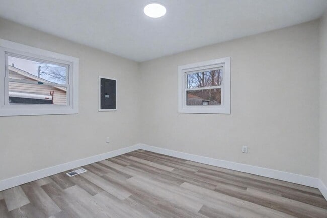 Building Photo - 5713 Mayville Dr