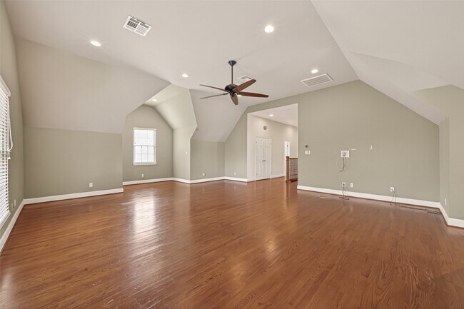 Building Photo - 2405 Southgate Blvd