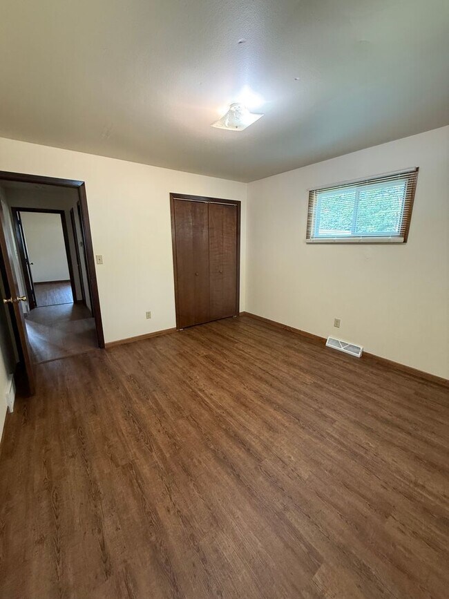 Building Photo - 2406 Skeels Ave