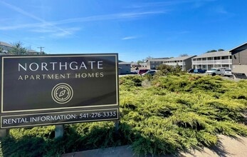 Building Photo - Convenient Location and Comfortable Living