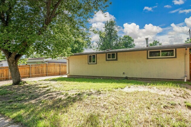 Building Photo - $1,950, 3-bedroom, 1-bathroom house in Col...