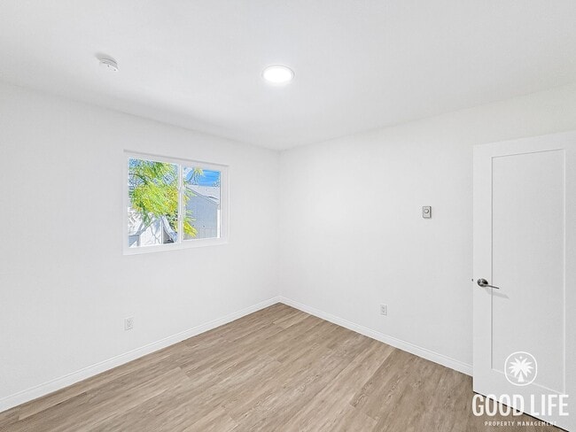 Building Photo - Bright, Newly Renovated 2BR in Peaceful UTC Community