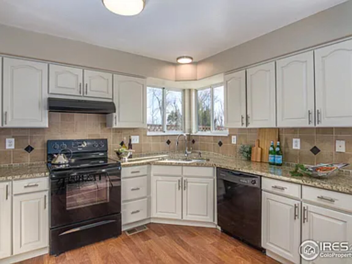 Building Photo - 1364 E Weldona Way