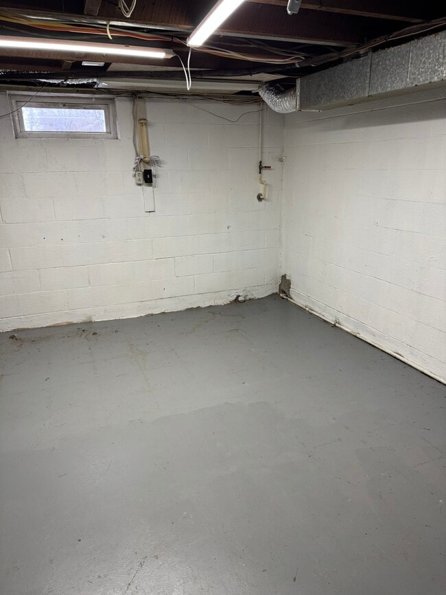 Building Photo - 10012 Ellis Rd