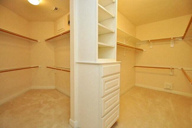 Building Photo - 4210 Leaflock Ln