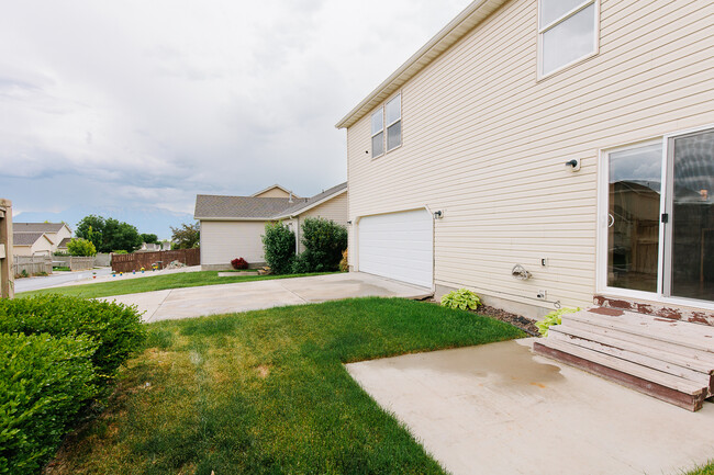 Building Photo - 3971 E Golden Eagle Rd