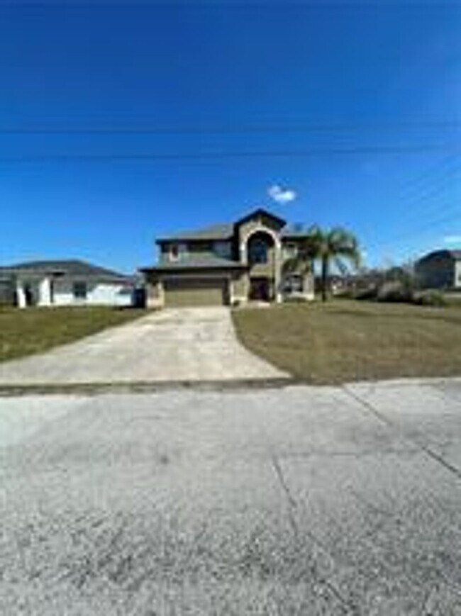 Building Photo - Beautiful House for Rent in Poinciana