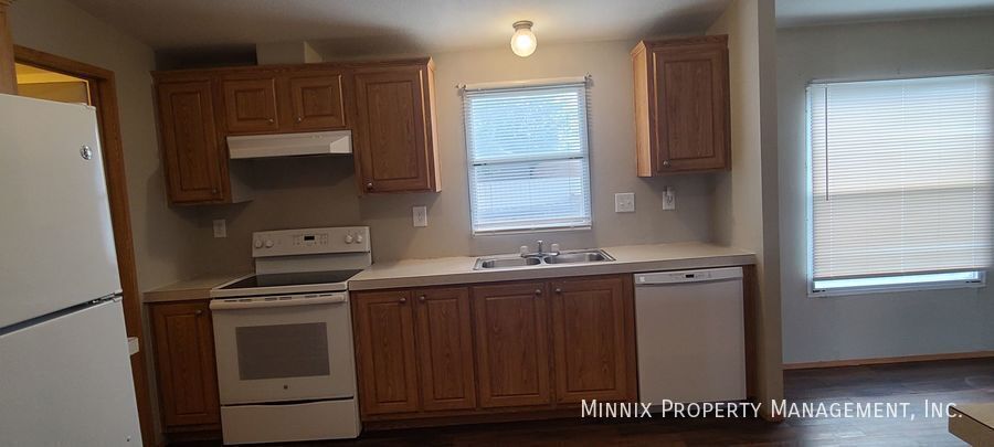 Building Photo - 304 SE 4th St