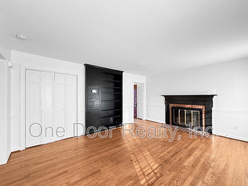 Building Photo - 108 Adams St