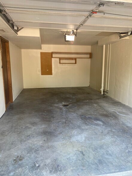 Building Photo - 733 SE Claremont St