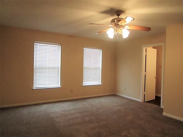Building Photo - 8845 Limberlost Ct