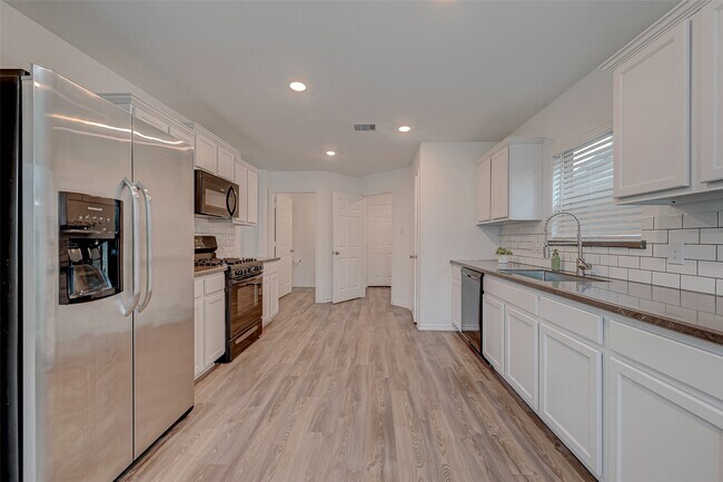 Building Photo - 1234 Blue Hazel Ct