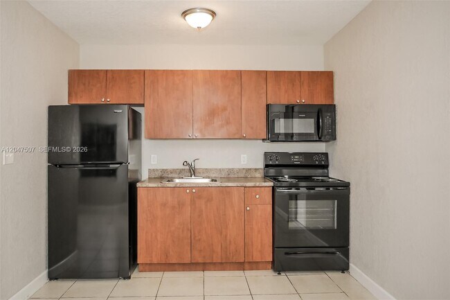Building Photo - 14640 Tyler St