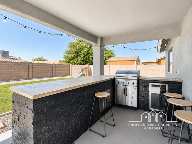 Building Photo - For Rent: 3-bedroom, 2-bathroom home in Mesa Del Sol