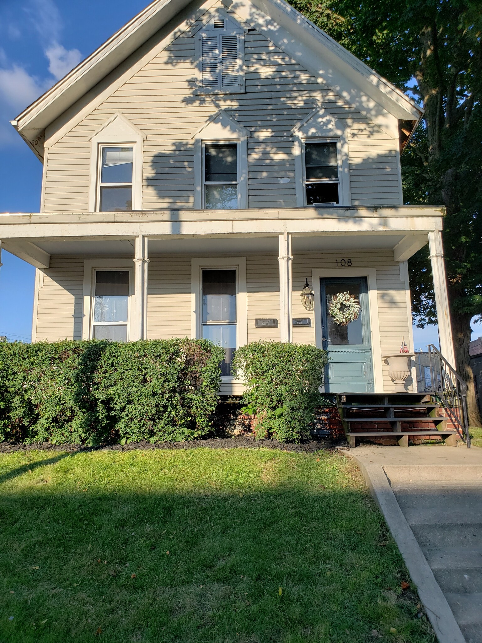 Building Photo - 108 N Center St