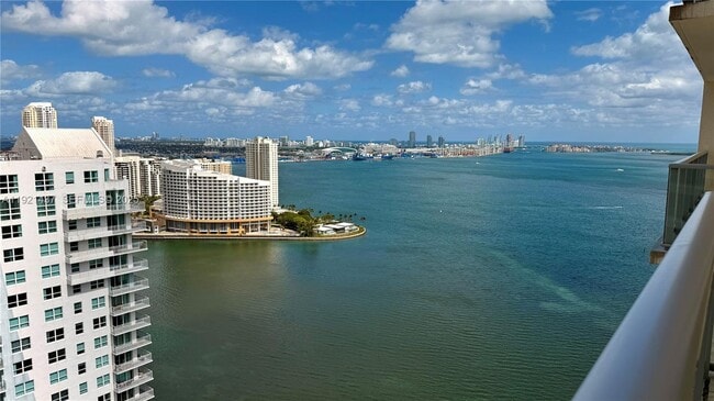 Building Photo - 1155 Brickell Bay Dr