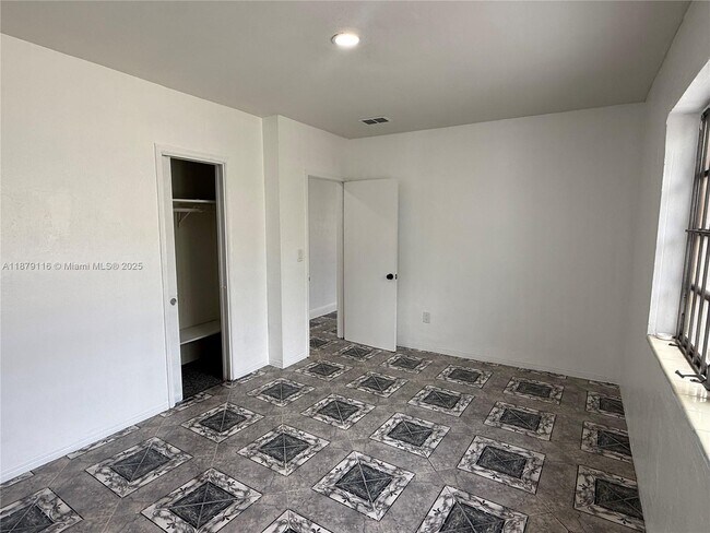 Building Photo - 1511 NW 45th St