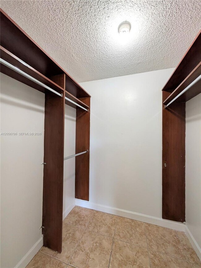 Building Photo - 10765 SW 108th Ave