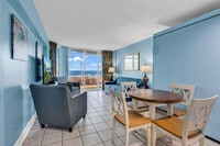 Building Photo - 647 N Creekside Dr