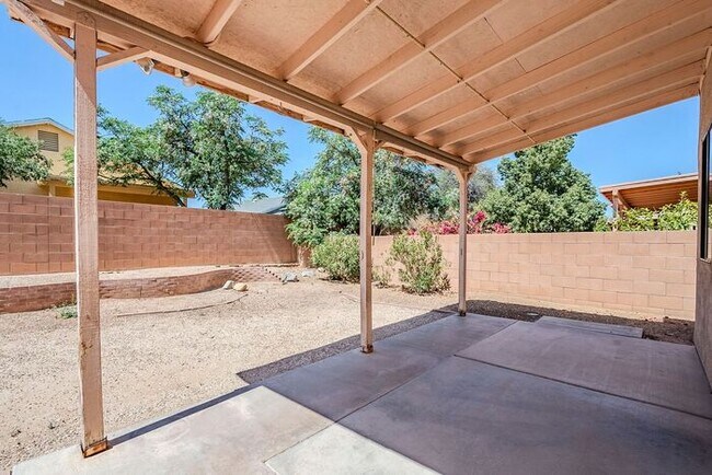 Building Photo - Pending/ Rented - Charming 3-bedroom, 2-ba...
