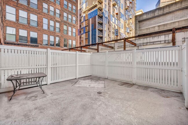 Building Photo - 668 Euclid Ave