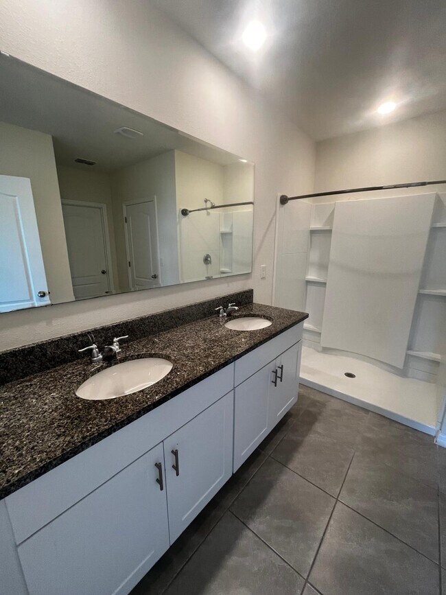 Building Photo - 1450 Riverboat Dr