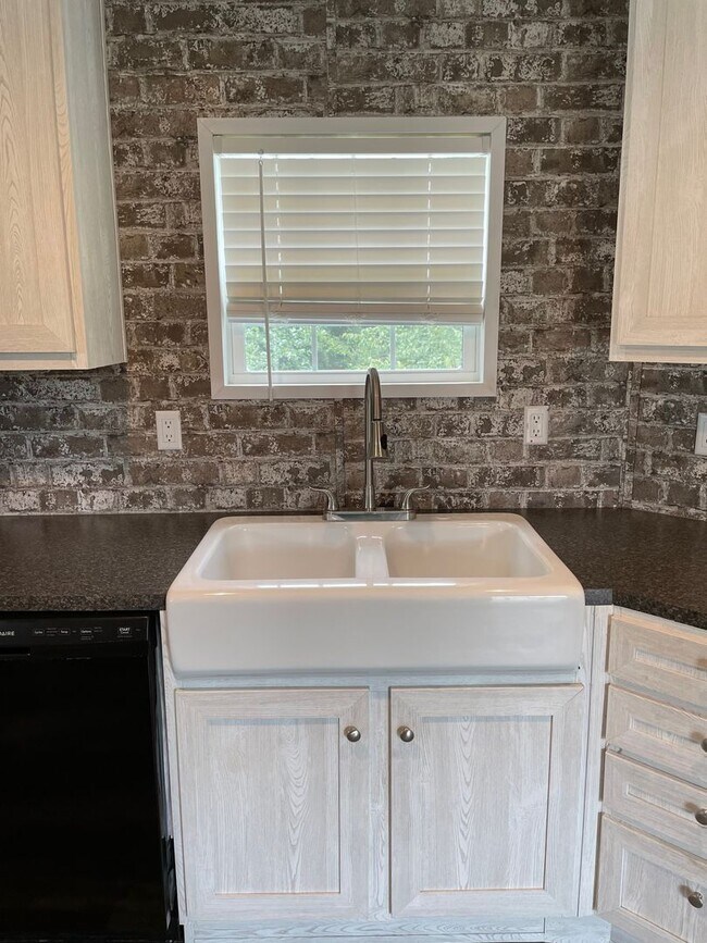 Building Photo - 3 BED, 2 BATH MOBILE HOME LOCATED IN THE DENTON AREA! $1,250 MONTH, $1,250 DEPOSIT.