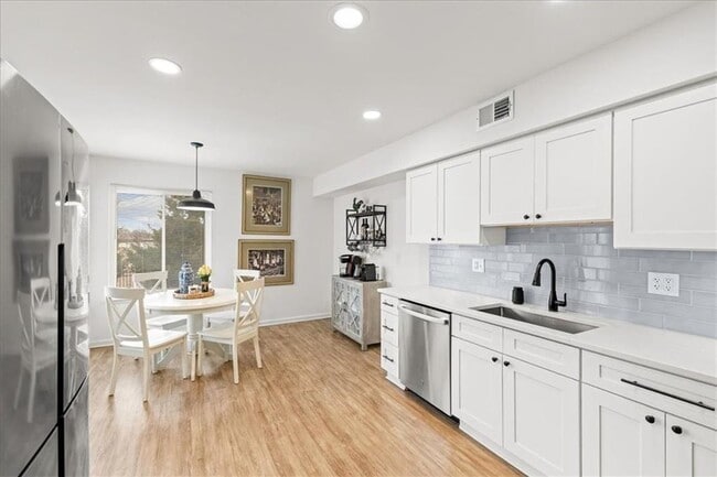 Building Photo - {10710} Updated Overland Park Townhome + Blue Valley Northwest + Two Car Garage