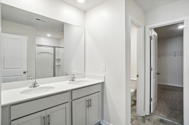 Building Photo - Stunning home, Move-in Ready!