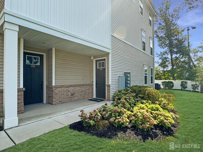 Building Photo - 218 Park Ln