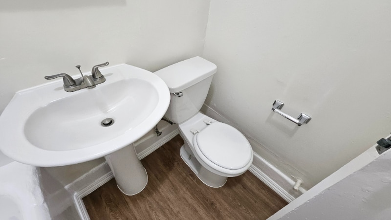 Building Photo - 1005 W 23rd St