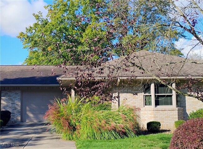 Primary Photo - 1364 Oak St NW